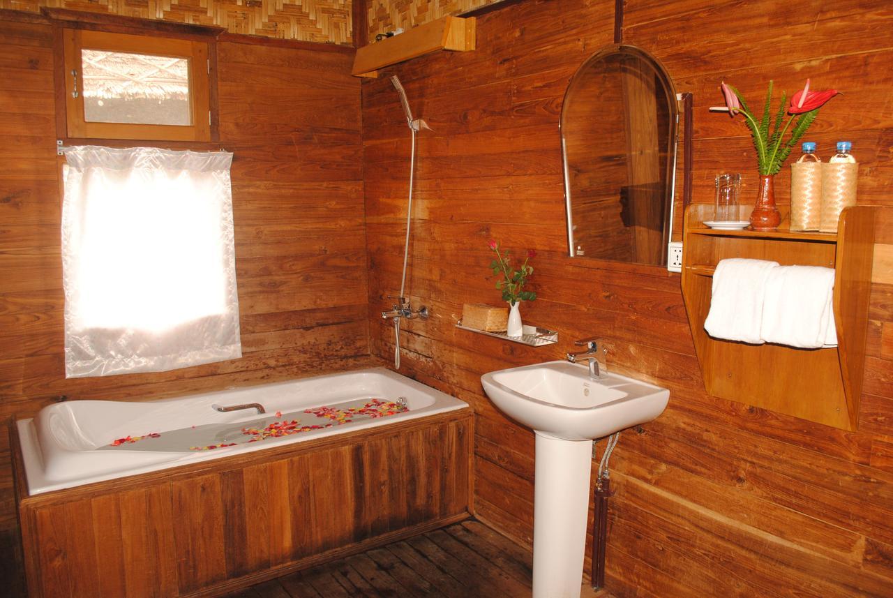 Golden Island Cottages Thale U Hotel Ywama Bagian luar foto