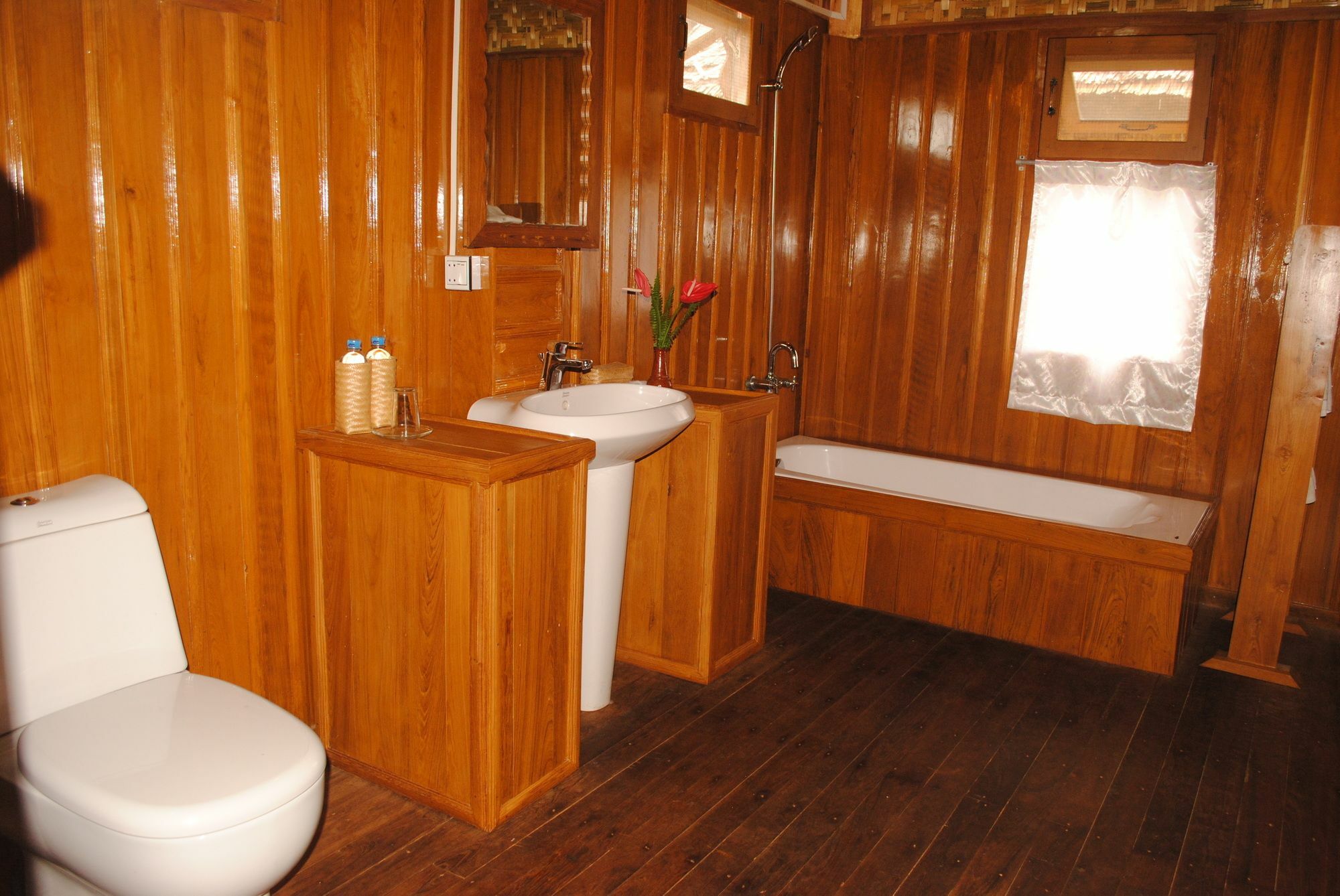 Golden Island Cottages Thale U Hotel Ywama Bagian luar foto