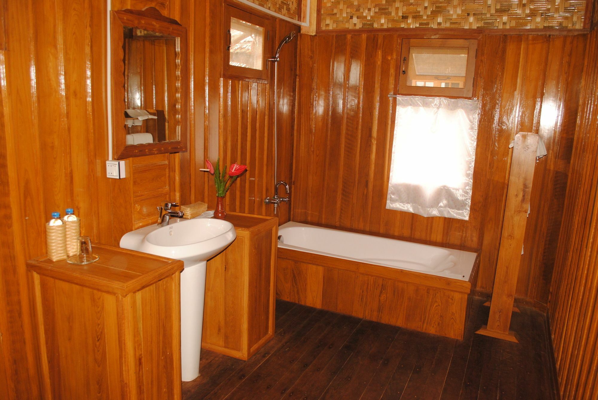 Golden Island Cottages Thale U Hotel Ywama Bagian luar foto