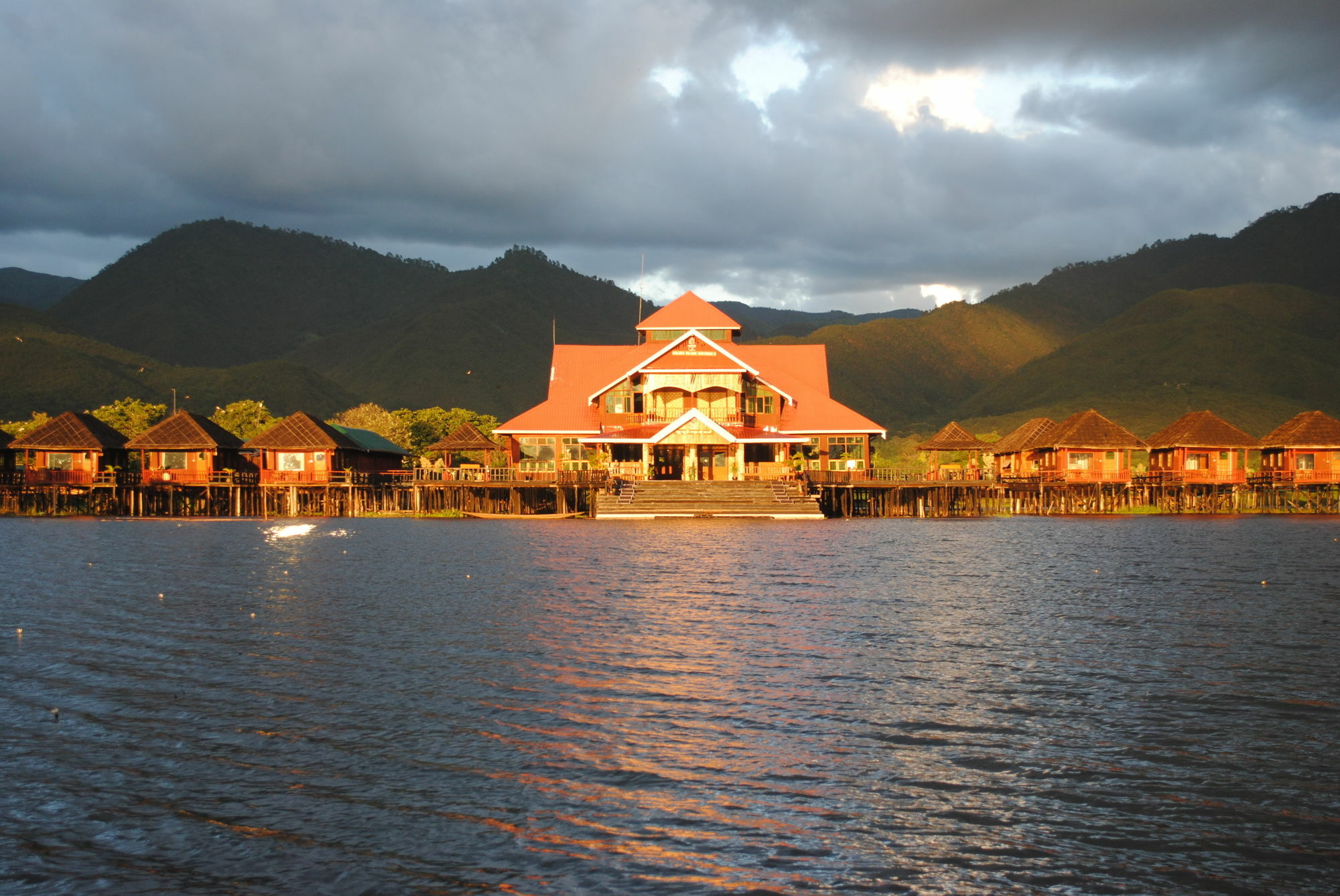 Golden Island Cottages Thale U Hotel Ywama Bagian luar foto