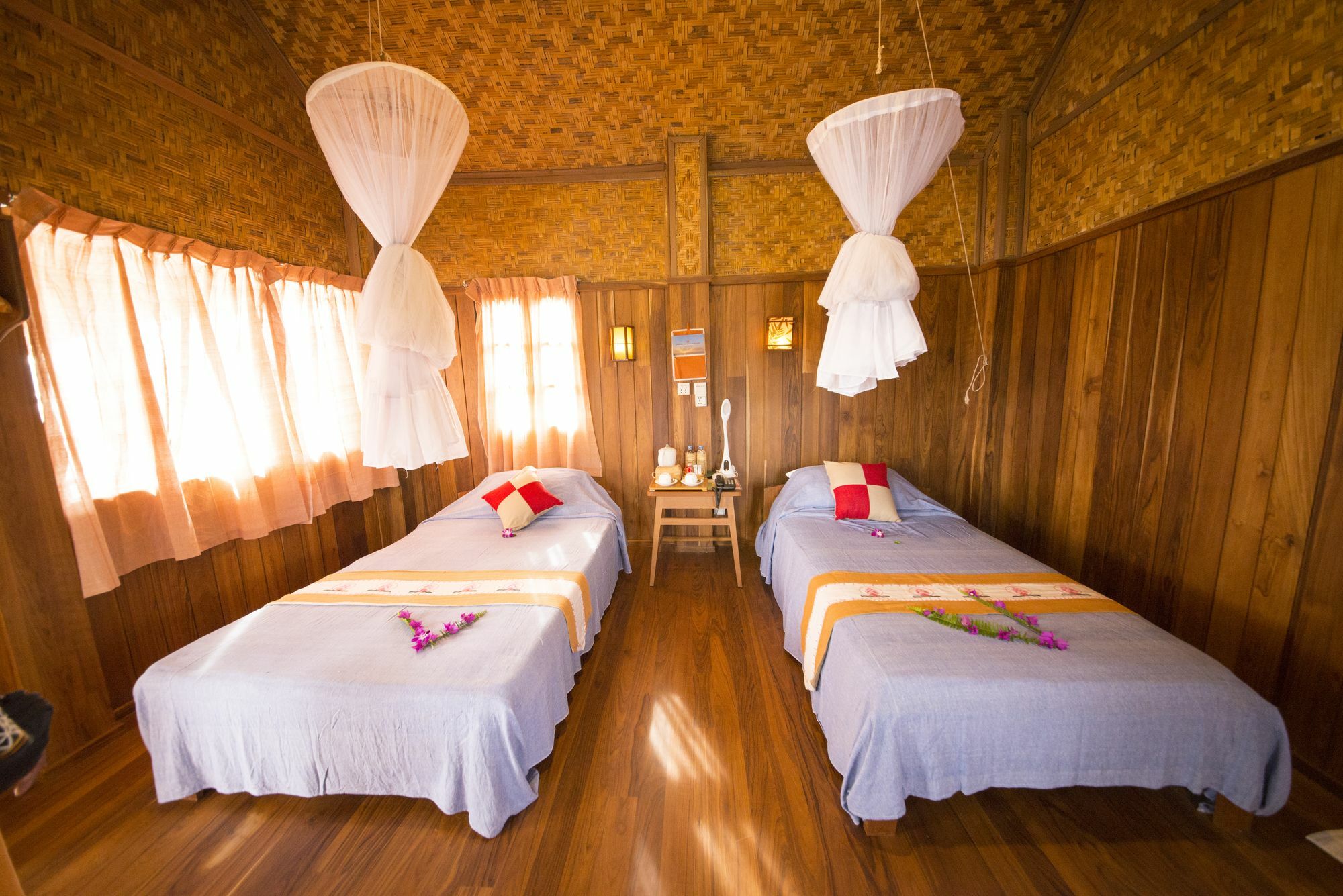 Golden Island Cottages Thale U Hotel Ywama Bagian luar foto