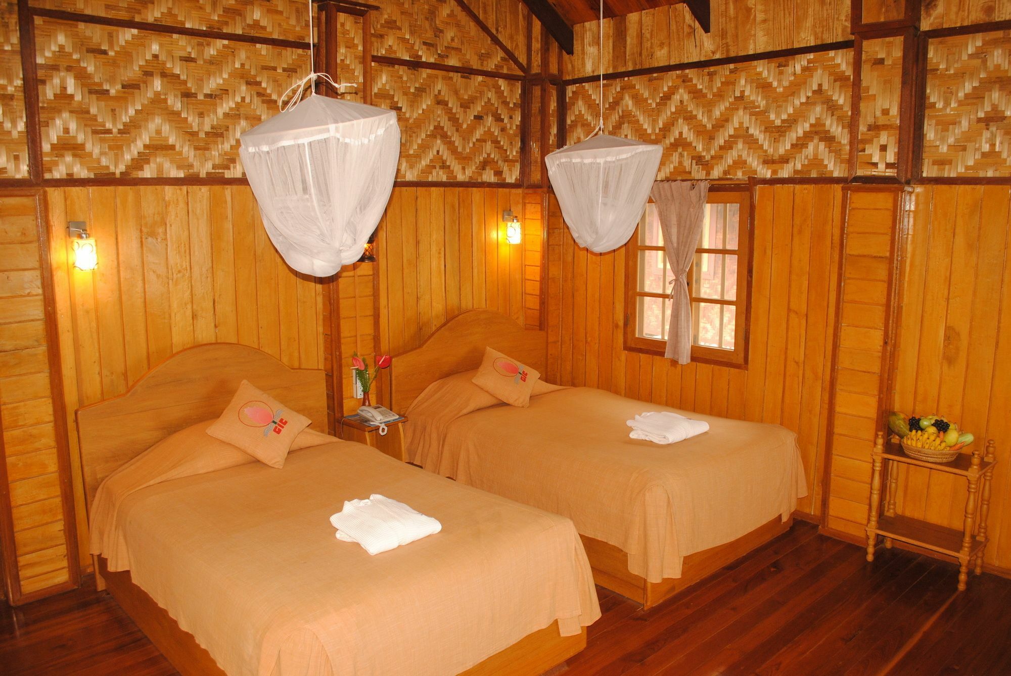 Golden Island Cottages Thale U Hotel Ywama Bagian luar foto